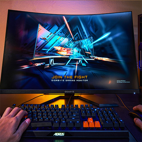 რკალური მონიტორი - Gigabyte G32QC - 31.5 Inch / 2K / VA / 165 Hz / 1 Ms